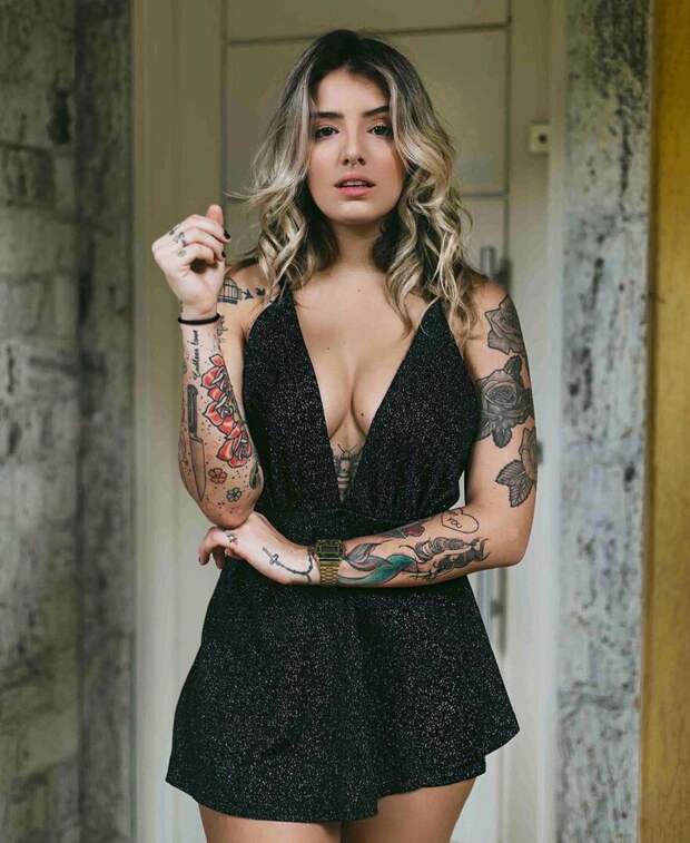 Девушка в чёрном в tattoo tattoo, Синяя болезнь, девушки с тату, девушки с татуировками, красивые девушки, наколки, тату, татуировки