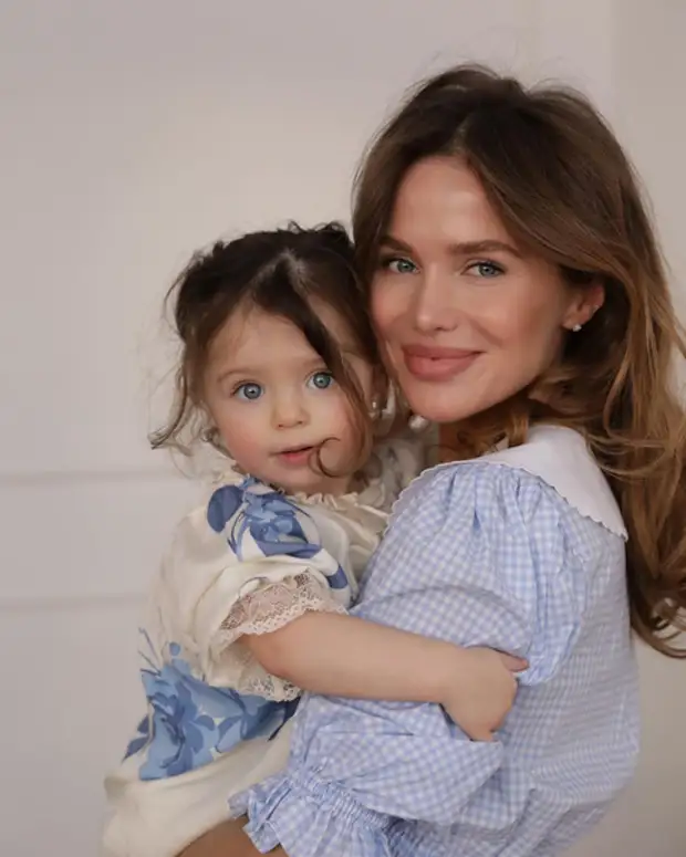 Жила девочка настя со своей мамой определить главную мысль текста. Продавец раскраска для детей. Зола слово. Раскраска профессии продавец. Настя мем.