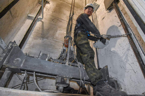 В МКД Крыма заменили более 2200 лифтов: дома, где собственники предпочли спецсчёт, могут столкнуться с нехваткой средств