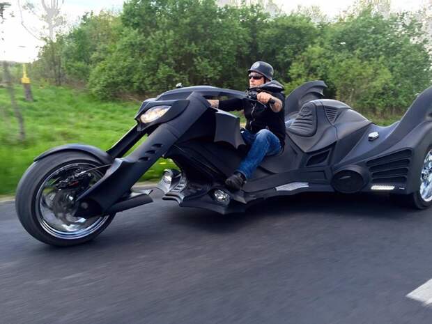 Bat-Bike - великолепный трехколесный мотоцикл для Бэтмена
