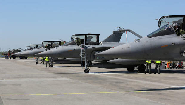 Многоцелевые истребители ВВС Франции Dassault Rafale. Архивное фото Многоцелевые истребители ВВС Франции Dassault Rafale. Архивное фото