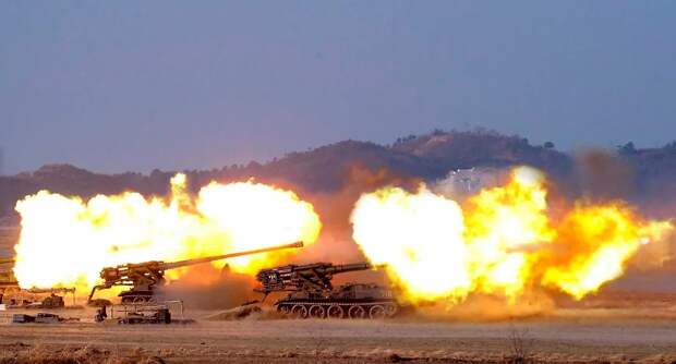 А это уже северокорейские 170-мм орудия "Коксан", которые бы лишними для нашей страны точно не были бы. Фото: ЦТАК.