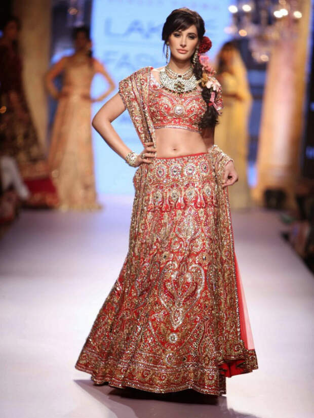 Nargis Fakri , Show Stopper for Suneet Verma LFW 2015