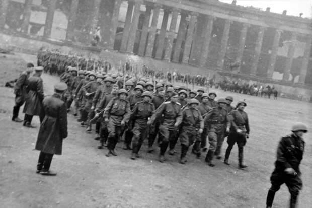 Падение Берлина на фотографиях весны 1945 года (38)
