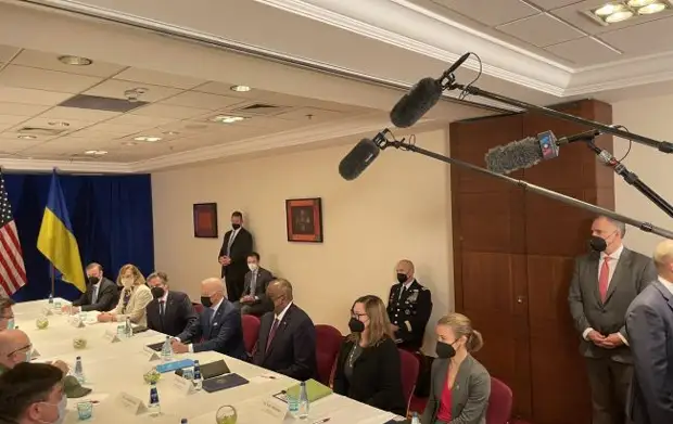 Байден обсудил с Кулебой и Резниковым военную помощь Украине