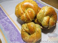 Фото к рецепту: Дрожжевые булочки с укропом и сыром
