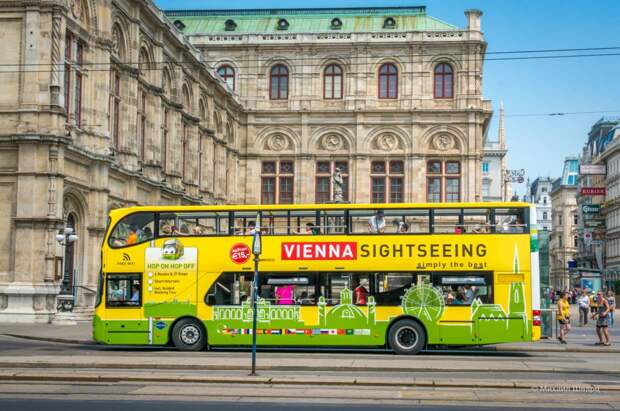 Двухэтажный автобус Hop on Hop off в Вене