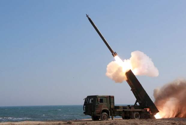 Ракетная система залпового огня КНДР - КН-09 - одна из самых мощных в мире. Фото: ЦТАК.