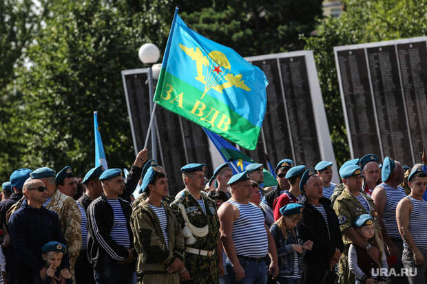 Празднование дня воздушно десантных войск. Тюмень, вдв, голубые береты, день вдв, флаг вдв, десантики