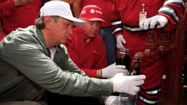 Визит главы компании ОАО НК Роснефть Игоря Сечина в Венесуэлу. Архивное фото. Визит главы компании ОАО НК Роснефть Игоря Сечина в Венесуэлу. Архивное фото.