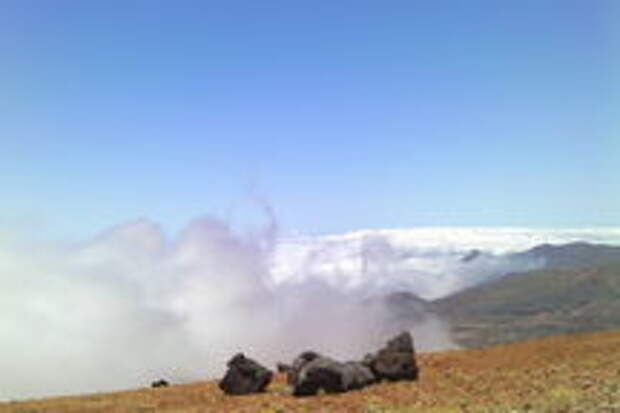 On top of Mount Tiede. (Ariel Shultz/Atlas Obscura)
