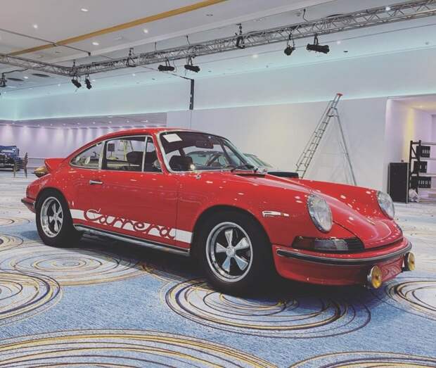 3. Porsche 911 Carrera 2.7 RS Touring 1973 года (№9113601025) продан за €540,500 (51 050 000 руб.)