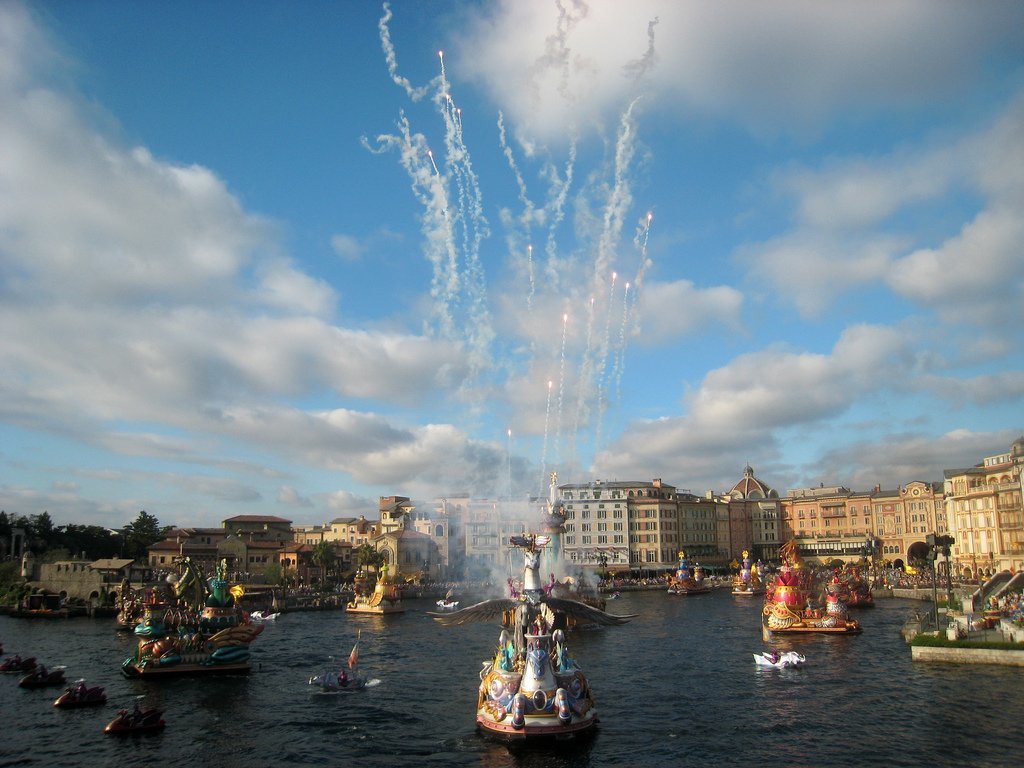 18 место. Tokyo Disney Sea — парк развлечений, основным мотивом которого стали различные мифы и легенды, связанные с морем. Ежегодно его посещают более 14 миллионов туристов.