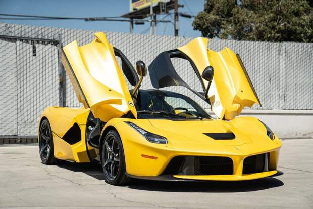 Ferrari LaFerrari, окрашенный уникальной краской Giallo Triplo Strato