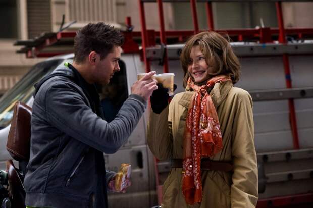 still-of-michelle-pfeiffer-and-zac-efron-in-new-years-eve-(2011)-large-picture