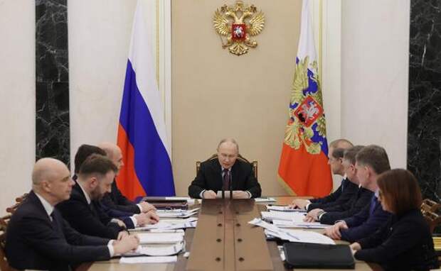 Путин: нефтегазовым компаниям стоит направить рост доходов на погашение долгов