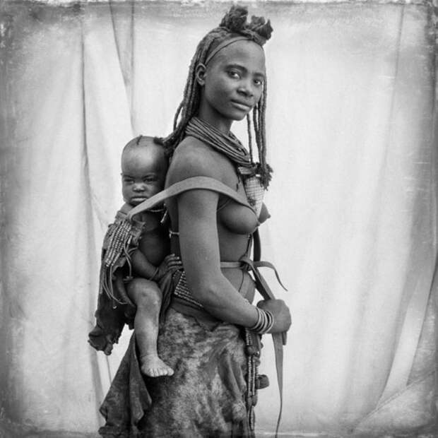Женщина с ребенком из племени химба