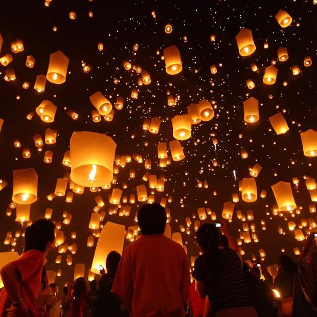 338260-R3L8T8D-1000-Let-Go-Floating-Lantern-Thailand