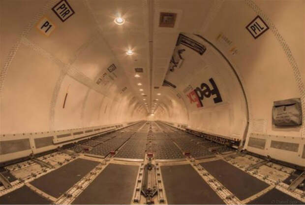 Внутри боинга FedEx757.