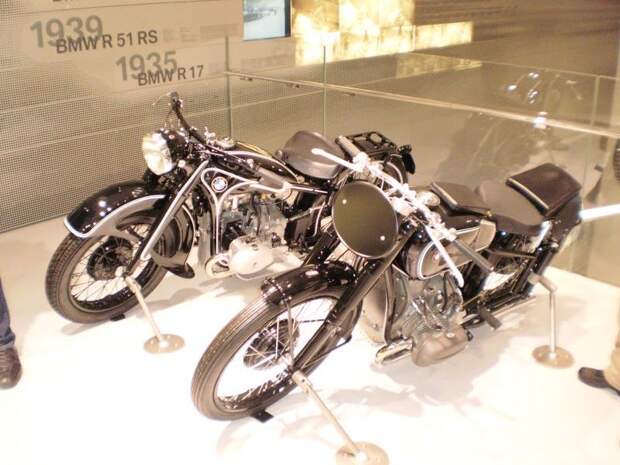 Музей мотоциклов BMW в Мюнхене (25 фото) Музей мотоциклов BMW в Мюнхене (25 фото)