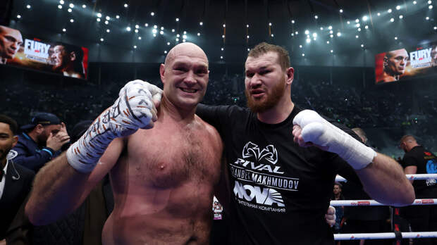 Фьюри победил Махмудова единогласным решением судей