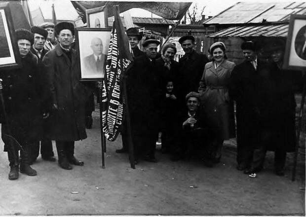 фото с демонстрации 7 ноября 1959 года.jpg