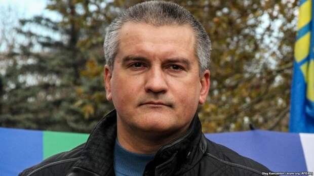 Сергей Аксёнов назвал День влюбленных «духовным мусором» из 90-х Сергей Аксёнов назвал День влюбленных «духовным мусором» из 90-х