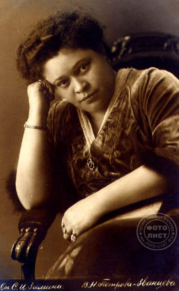 Вера Николаевна Петрова-Званцева (1878-1944) — Оперная певица (меццо-сопрано) и педагог вокала. Заслуженный деятель искусств РСФСР (1931)