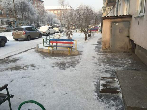 Образцовый дворник сломал всю систему ЖКХ (2 фото)