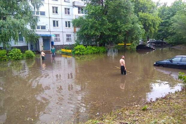 01-07-2015-zatopilo-dozhd-grad-groza-molniia-31