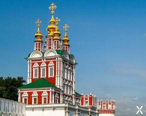 Преображенская надвратная церковь в Н...