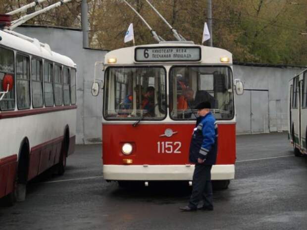 82 года Московскому троллейбусу. Фоторепортаж