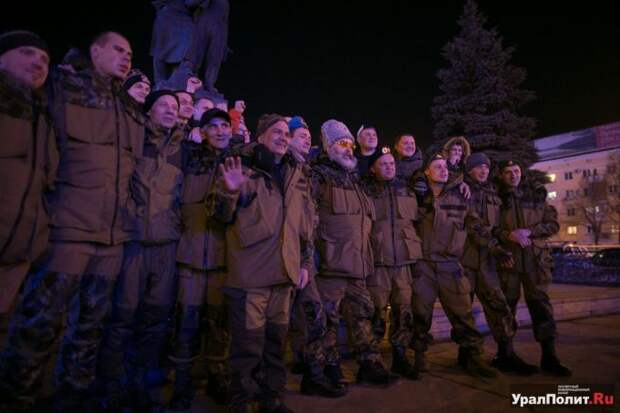 35 уральских добровольцев отправились в Донбасс 35 уральских добровольцев отправились в Донбасс