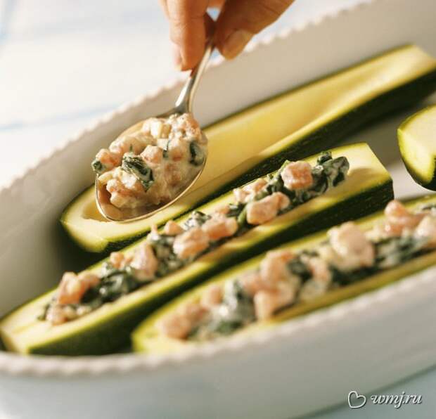 Кабачки, фаршированные зеленью Кабачки, фаршированные зеленью