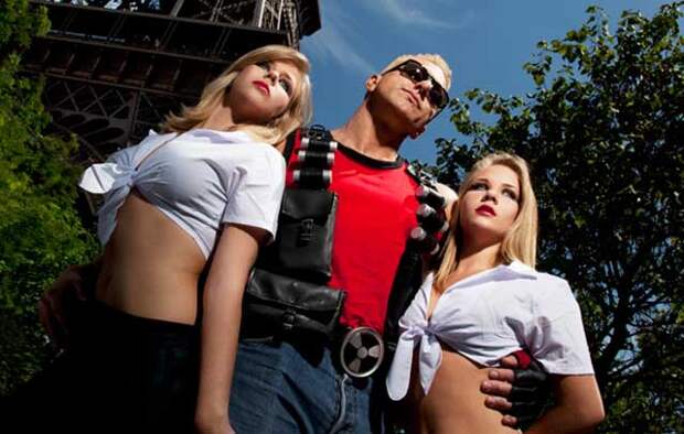 cosplay Duke Nukem Дюк и две малышки