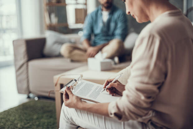 Какие фразы используют манипуляторы, рассказала психолог