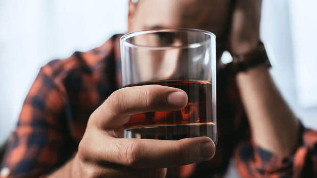 DАD: люди с низким доходом пьют меньше алкоголя, чем более обеспеченные