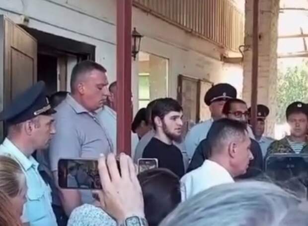 Скандальный случай произошел 17 августа на Кубани, в самом центре Красноармейского района, на дороге станицы Марьянской. Автохам спровоцировал ДТП, после чего прилюдно оскорбил священнослужителя.