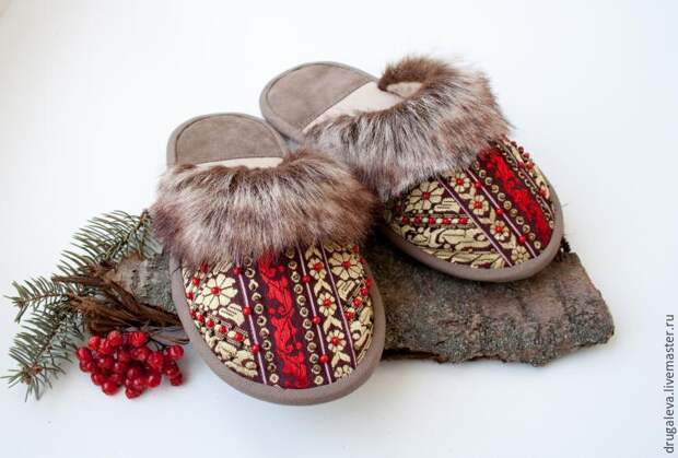 Шьем уютные домашние тапочки в русском стиле «Сударушка»