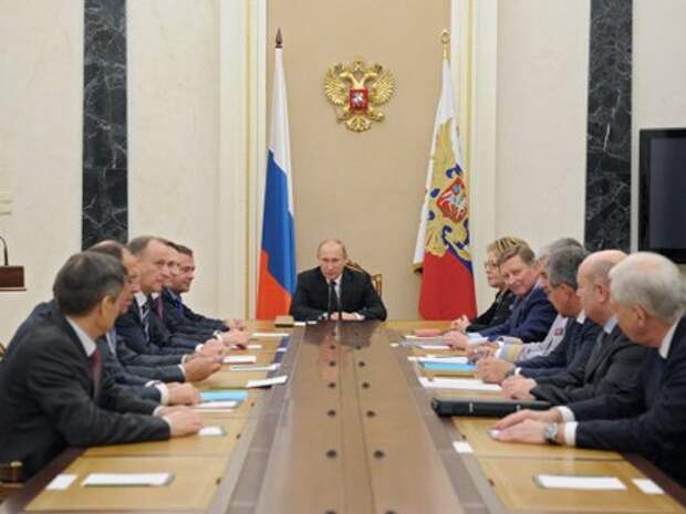 Патриотическая передовица: Путин: Россия подвергается давлению, потому что она не торгует своим суверенитетом