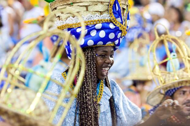 Главное карнавальное шествие проходит на самбадроме