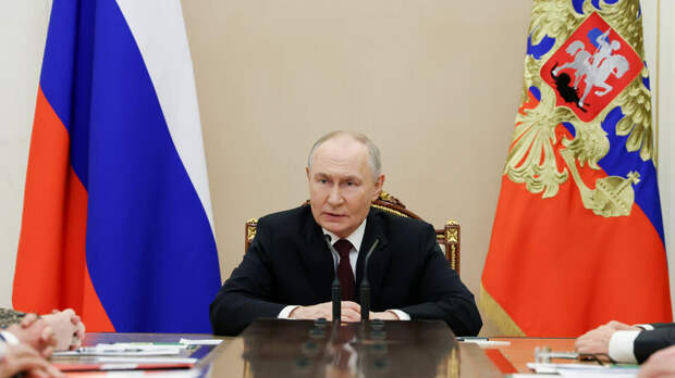 Путин подписал закон о приостановке услуг связи по требованию ФСБ