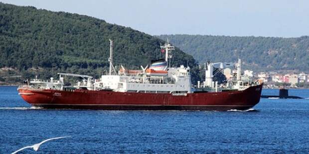 Транспорт ВМФ России встретился с турецкой подлодкой