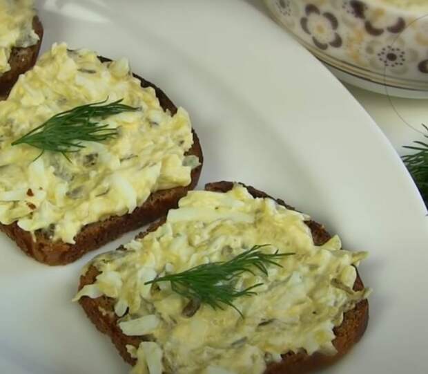 Рецепт из солёных огурцов за 5 минут. 2 простых, но очень вкусных салата