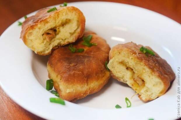 Жареные пирожки с грудинкой