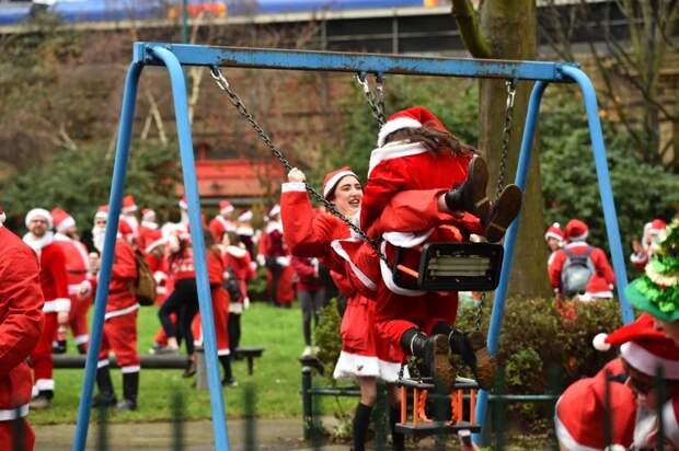 Santacon London 2018: грандиозная попойка Санта-Клаусов в Лондоне