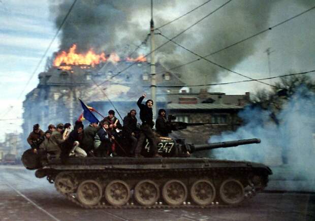 FILE PHOTO FROM ROMANIAN 1989 ANTI-COMMUNIST REVOLUTION IN BUCHAREST FILE PHOTO FROM ROMANIAN 1989 ANTI-COMMUNIST REVOLUTION IN BUCHAREST