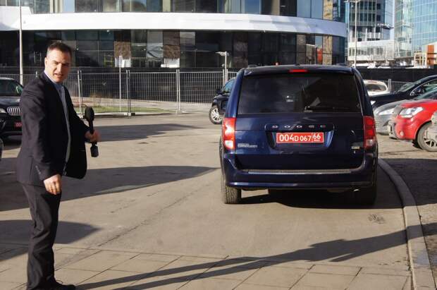 Сотрудники Госдепа США, убегая с пресс-конференции в Екатеринбурге, чуть не сбили журналиста