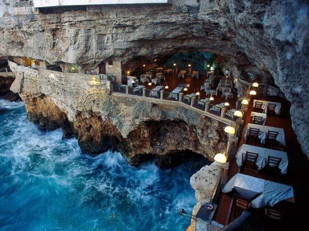 Ресторан «Grotta Palazzese», Апулия, Италия