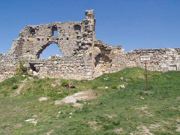 Юнеско может обратить внимание на Мангуп-Кале. Смиренные руины турецкие войны назвали Злосчастной крепостью из-за потерь при штурме.